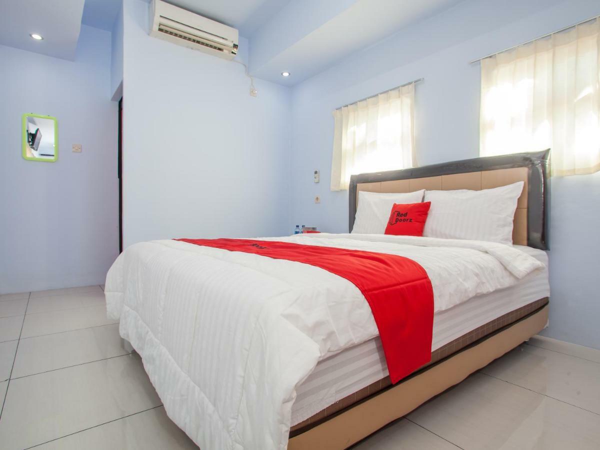 Reddoorz Near Banyuwangi Kota Train Station Hotel Exterior foto